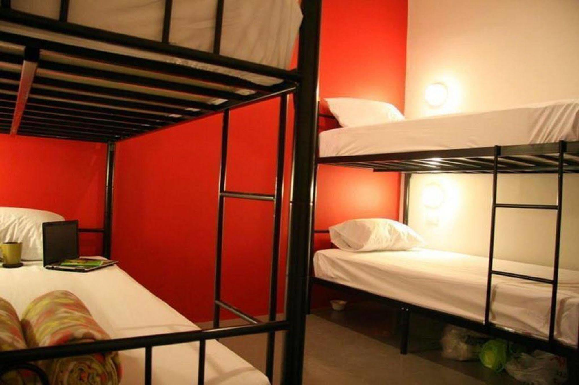 Kool Backpacker Hostel Patong Buitenkant foto